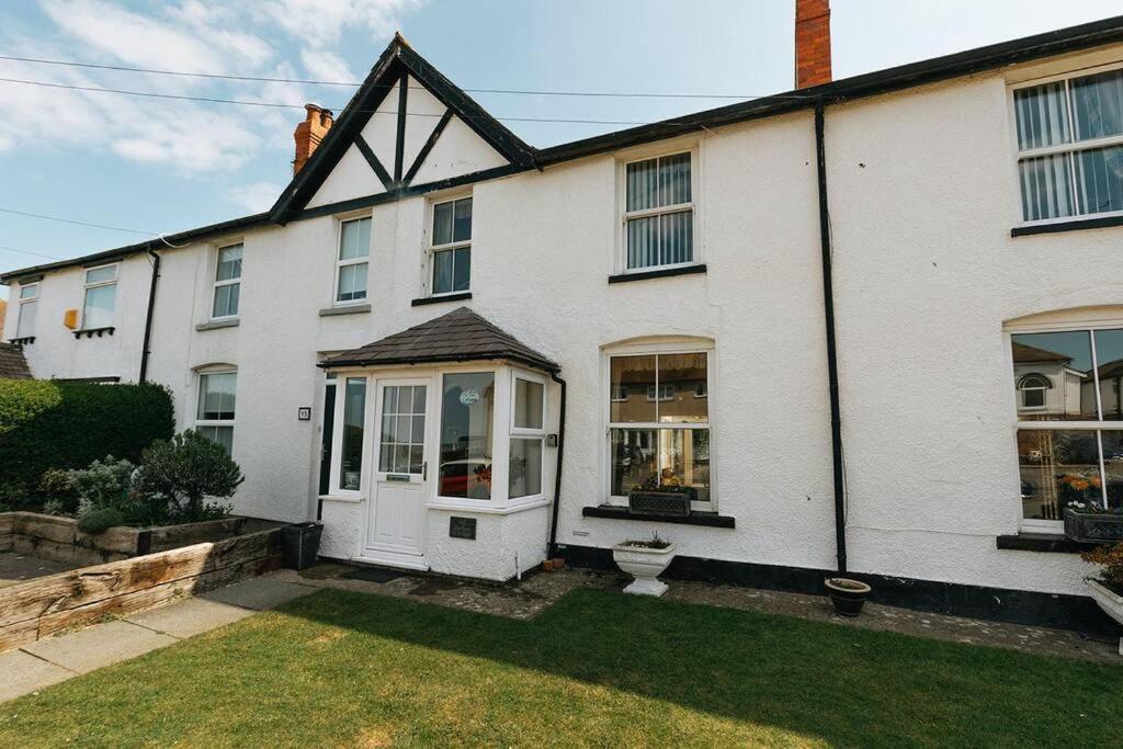 Fir Tree Cottage - Cosy 3 Bed Cottage In Penrhyn Bay With Beautiful Sea Views And Access To Snowdonia Рос-он-Си Экстерьер фото