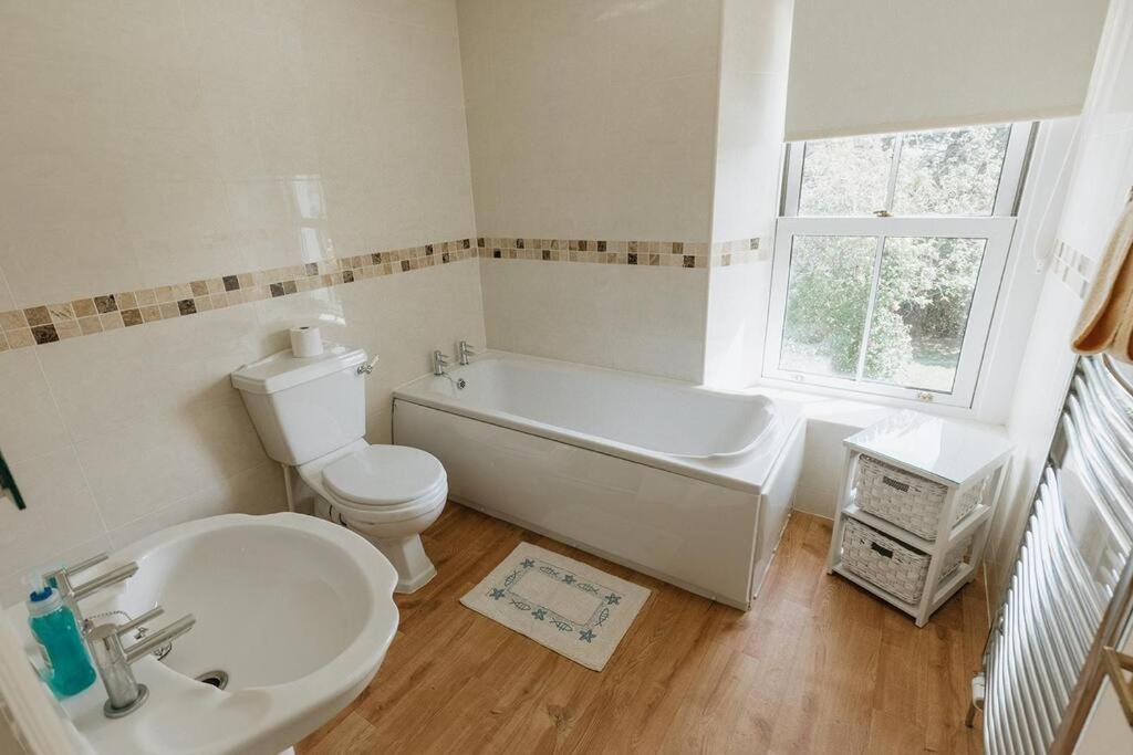 Fir Tree Cottage - Cosy 3 Bed Cottage In Penrhyn Bay With Beautiful Sea Views And Access To Snowdonia Рос-он-Си Экстерьер фото