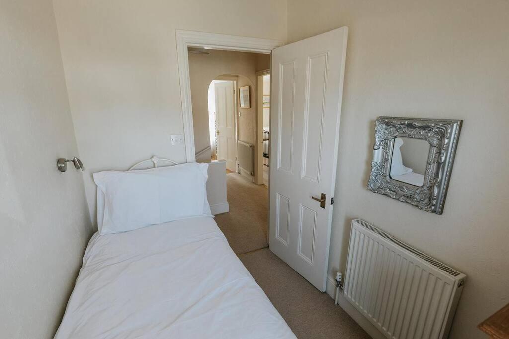 Fir Tree Cottage - Cosy 3 Bed Cottage In Penrhyn Bay With Beautiful Sea Views And Access To Snowdonia Рос-он-Си Экстерьер фото