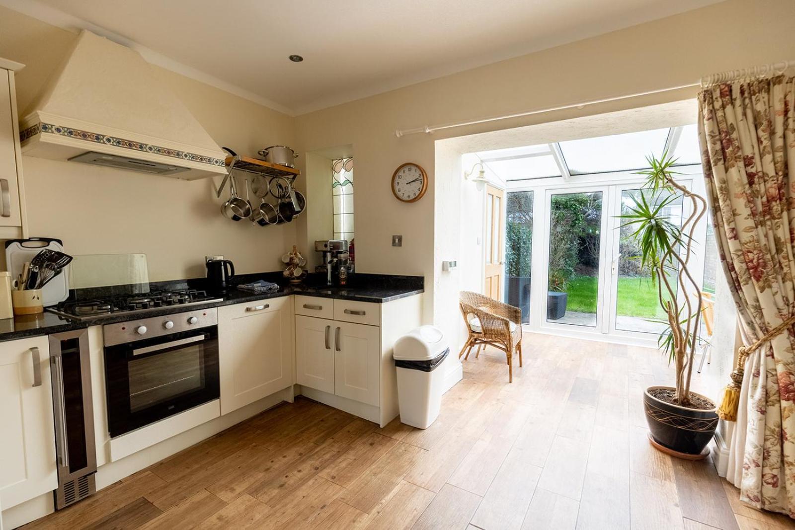 Fir Tree Cottage - Cosy 3 Bed Cottage In Penrhyn Bay With Beautiful Sea Views And Access To Snowdonia Рос-он-Си Экстерьер фото