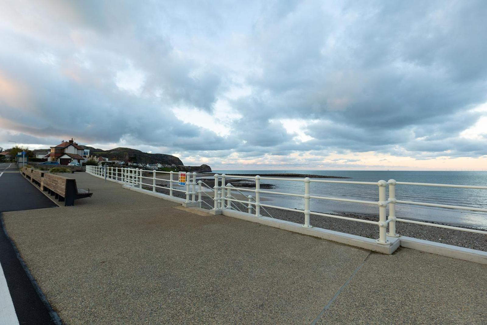 Fir Tree Cottage - Cosy 3 Bed Cottage In Penrhyn Bay With Beautiful Sea Views And Access To Snowdonia Рос-он-Си Экстерьер фото